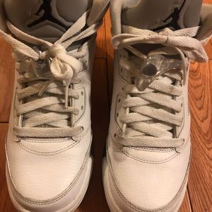 Air Jordan 5 retro BG white metallic silver.